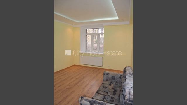 Латвия, Рига, Центр, Улица Томсона. Фасадный дом, кирпичные стены, фасад с декор смотреть онлайн