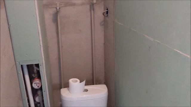 ?Ремонт ТУАЛЕТА и ВАННОЙ комнаты. День 9 и 10. Плитка в ванной и стяжка пола, короб в туалете. смотреть онлайн