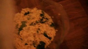 Омлет с брокколи и сыром в микроволновке