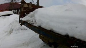 08.03.2022.#Газ3307,#самосвал , запуск после зимнего простоя. GAZ 3307 dump truck transports snow.