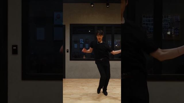 왁킹 STAYC – RUN2U waacking choreography XHIN смотреть онлайн