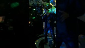 Руки вверх У реки девченка горевала