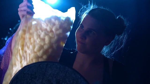 ДЕВОЧКА против МАЛЬЧИКА! Сумасшедшие трюки для лучших друзей смотреть онлайн