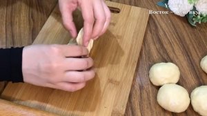 Мало кто добавляет её в тесто, а зря! Секрет самого вкусного и пышного теста для булочек.