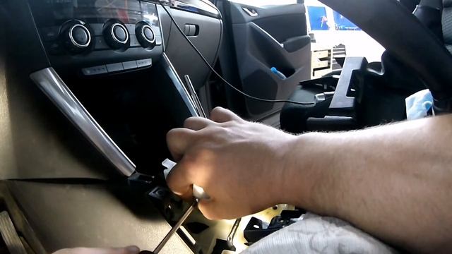 Mazda CX 5, MAZDA 6 не выключается магнитола аксессуары (ACC) при выключении зажигания. Решение. смотреть онлайн