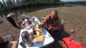 СИГ. Сырой Сиг с васаби и соевым соусом. Сиг можно сравнить с омулем. Омуль это семейство сиговых.