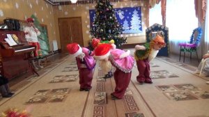 "Танец гномиков" исполняют мальчики средней группы №12 СП "ЦРР - д/с "Сказка"