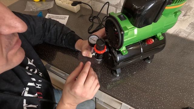 Тихий компрессор! Купил для Пескоструя Мини. Компрессор для аэрографии Метеор 2. смотреть онлайн