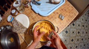 Посмотрев это видео и ты узнаешь 2 рецепта рабочей каши прикормки для ловли леща на летней рыбалке