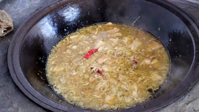 不能出门的第1天，会成在家做杀猪菜，再蒸上馒头一锅出，太香了 смотреть онлайн