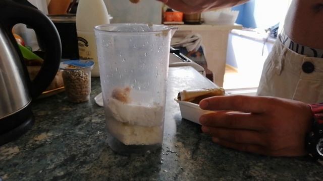 КОКТЕЙЛЬ АРНОЛЬДА ШВАРЦЕНЕГГЕРА НА МАССУ.1967года смотреть онлайн