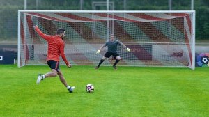 удары по воротам!!!