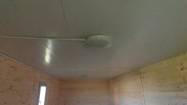 Жилой вагончик 6х2,4х2,5, внутренняя отделка вагонка, два окна, электрика. смотреть онлайн