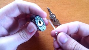 Как открыть замок одной скрепкой!!! | How to open a lock clip !!!