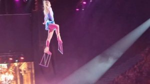 Под куполом и на льду в коньках ходулях.Шоу Евгения Плющенко