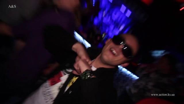 Вечеринка модный диван Millennium смотреть онлайн