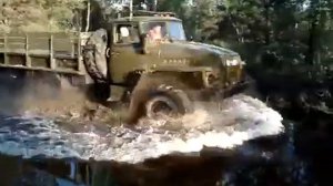 Truck Ural-4320 quickly passes ford | Урал-4320 быстро преодолевает брод