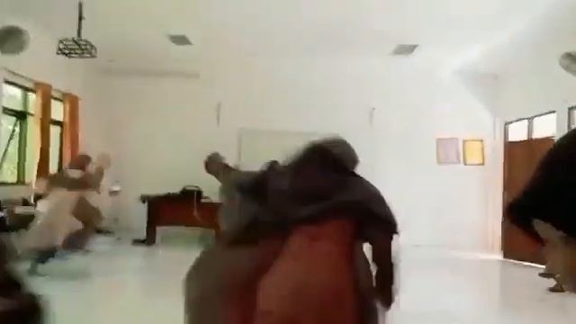 An earthquake of magnitude 5.6 occurred in the west of Java Island Indonesia смотреть онлайн