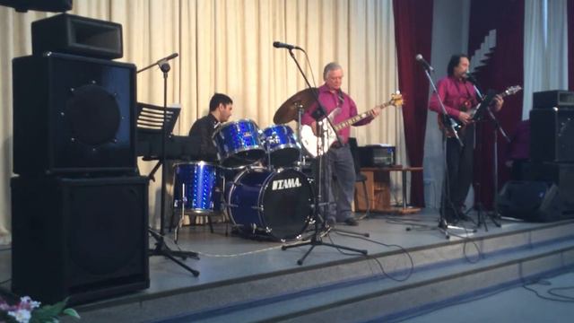 Помог музыкантам - часть 3 - Бесаме мучо смотреть онлайн