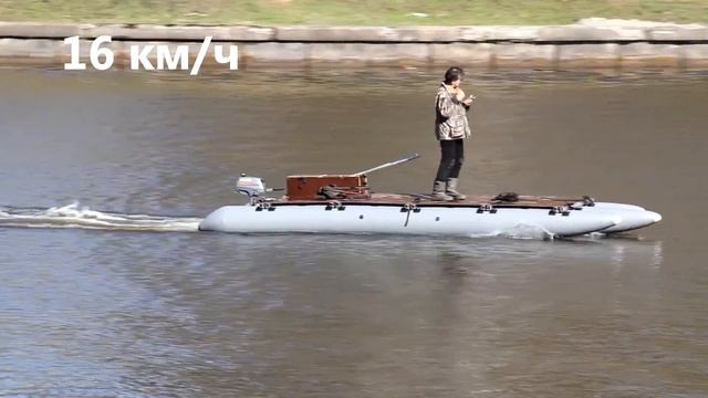 Тримаран моторный Мастеркат T-55. Демонстрация на воде.