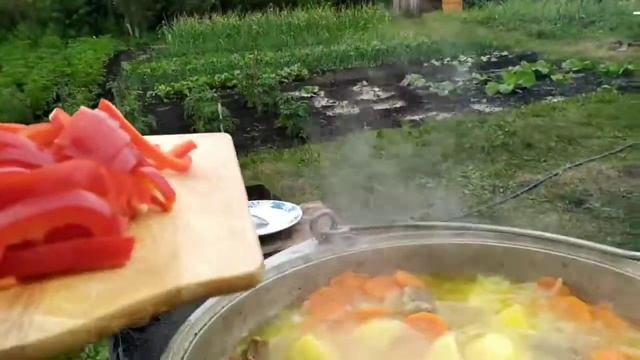 Шурпа из говядины в казане на костре
