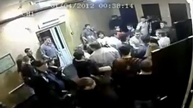 мужчина ударил женщину? смотреть онлайн