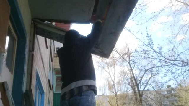 Демонтаж старого балкона смотреть онлайн
