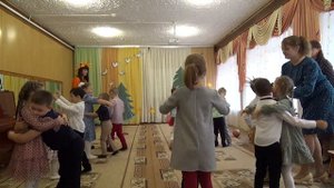 Танец "Улыбнись", старшая группа №11