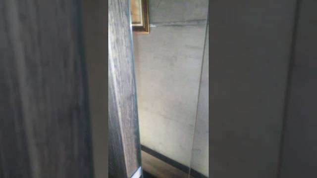 Как снять зеркало приклееное на двухсторонний скотч! смотреть онлайн