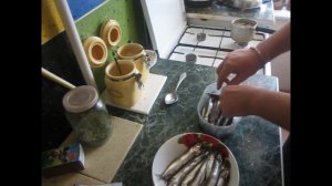 Как засолить мойву (быстро и вкусно)