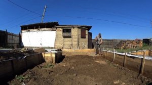 Демонтаж опалубки. Снял опалубку фундамента, а там.....