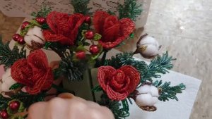 Мастер класс Новогодняя композиция. Часть 3. Посадка и декор. Цветы из бисера