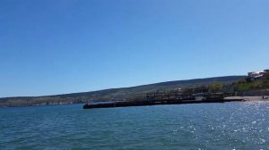 Низкий пролёт вертолета над городом
