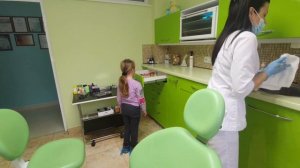 ВЛОГ первый раз лечим зубки, совсем не больно, только страшно )