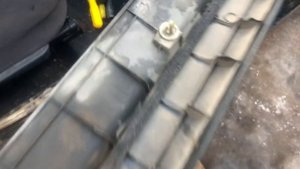 Как снять пластик порога внутри салона на автомобиле Mitsubishi Lancer 9