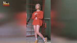 Гагарина онемела от голоса Саши Капустиной / Песни в подъезде / Лучшее из TikTok #5
