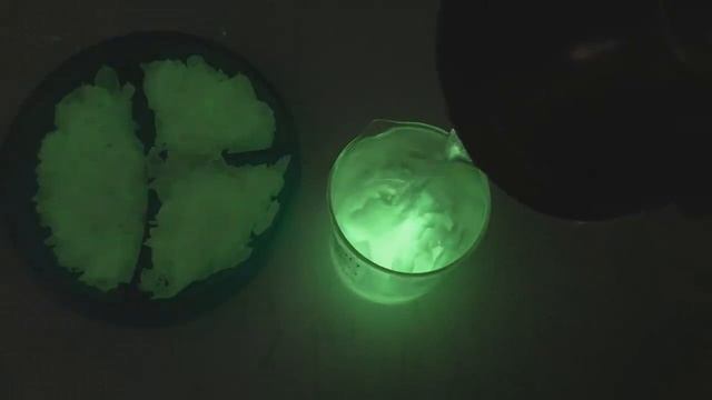 ? ВЕЧНЫЙ ФОНАРИК из пластиковой бутылки! Очень полезный эффект у люминофора Иго смотреть онлайн