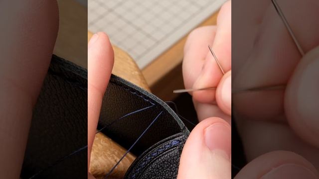 Чехол для очков с тиснением инициалов заказчика. смотреть онлайн