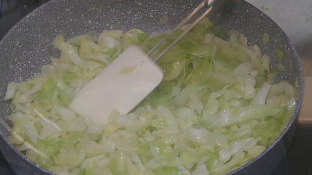 ЗАПЕКАНКА ИЗ МОЛОДОЙ КАПУСТЫ С БУЛКОЙ/КАПУСТНАЯ ШАРЛОТКА.БЫСТРО И ВКУСНО ПО ДОМАШНЕМУ РЕЦЕПТУ.
