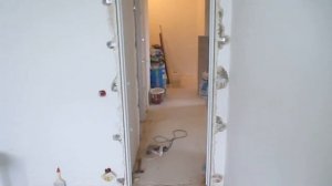 УСТАНОВКА ДВЕРНЫХ КОРОБОК НА ПОДВЕСЫ / КАК УСТАНАВЛИВАТЬ МЕЖКОМНАТНЫЕ ДВЕРИ