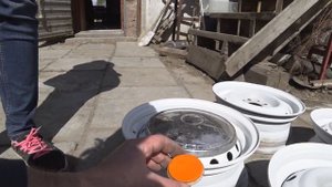 Стильные диски на Ваз своими руками из хлама. (Покраска колес в гараже)...