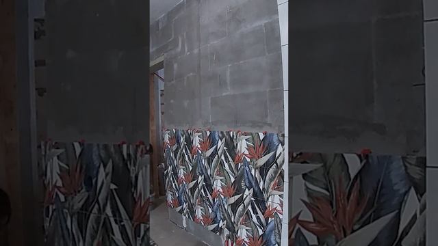 Монтаж панно из плитки и затирка швов в ванной комнате.