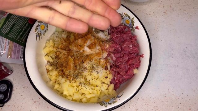 Хочу есть каждый день Самса по-узбекски: классический рецепт с говядиной, картофелем и луком смотреть онлайн