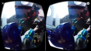 Смотрю в 360° в очках виртуальной реальности прыжок с парашютом