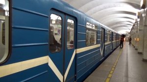 Электропоезд 81-540/541 "Номерной-ЛВЗ" №406 на станции метро Площадь Александра Невского 2, линия №