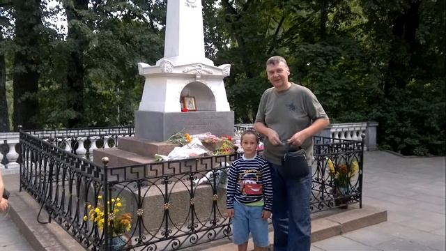 У могилы поэта Пушкина А. С. (с) смотреть онлайн