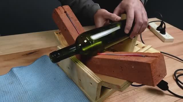 КАК СДЕЛАТЬ самодельный РЕЗАК ДЛЯ СТЕКЛЯННЫХ БУТЫЛОК ПРОСТО и ЭФФЕКТИВНО смотреть онлайн