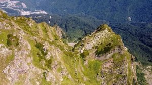 Красивые горы северокавказского хребта в районе Роза Хутор снятые на квадрокоптер”DJI mavic mini ce