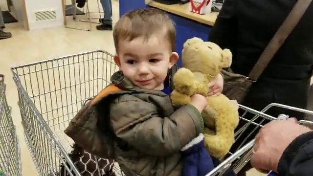 VLOG Идем в Икею и выкидываем старые батарейки смотреть онлайн