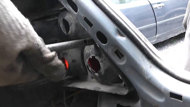 как снять задние фонари на автомобиле Mercedes-Benz W124 смотреть онлайн